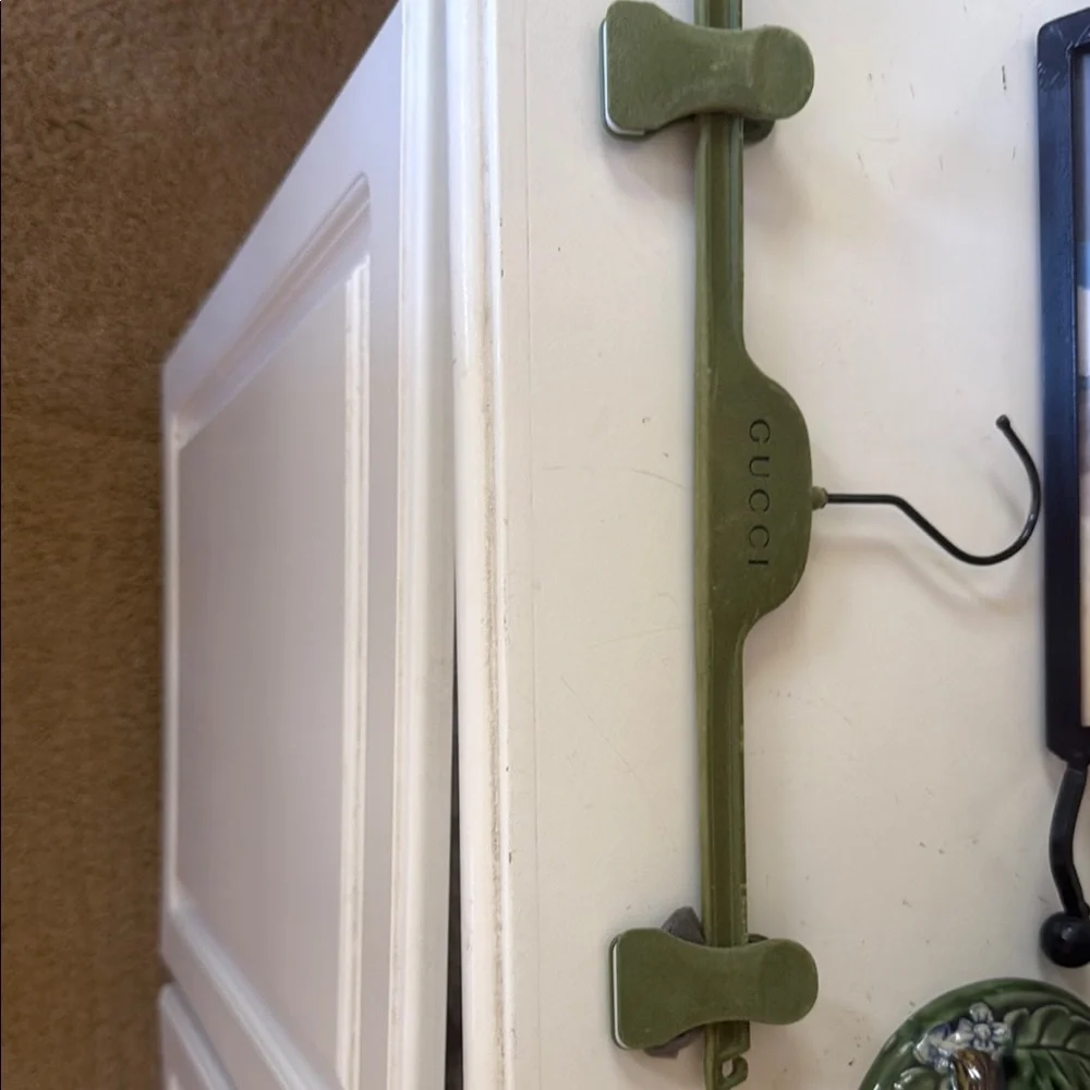 Gucci Green velvet pants/skirts hanger
